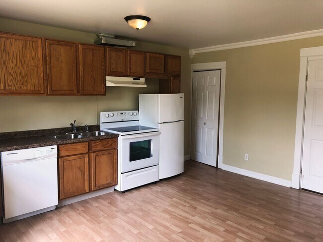 Foto del edificio - 704 E Main St