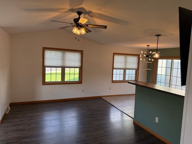 Building Photo - Remodeled 3BR 3BA Duplex in Black Earth –  $2650 month