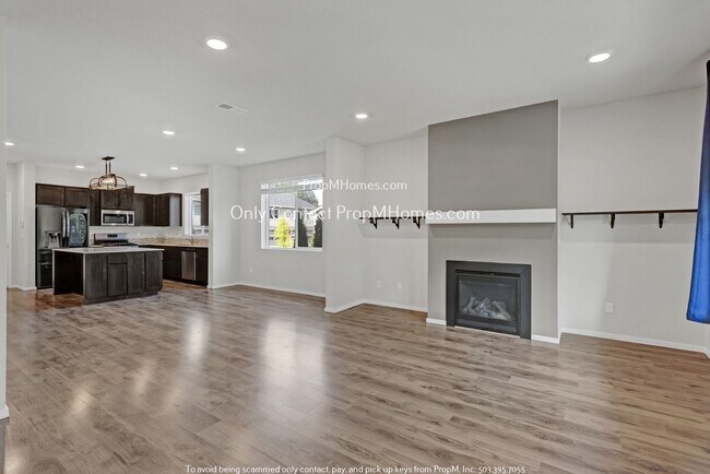 Building Photo - End-Unit Elegance: Charming Townhome in No...