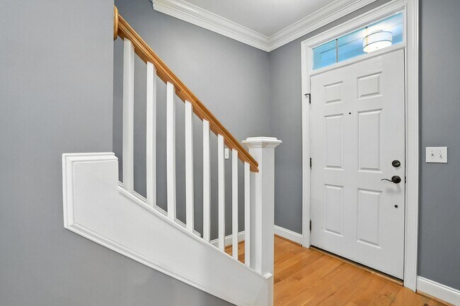 Building Photo - BEAUTIFUL BRICK FRONT TOWNHOME HOLLY SPRINGS!