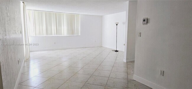 Foto del edificio - 6821 SW 147th Ave