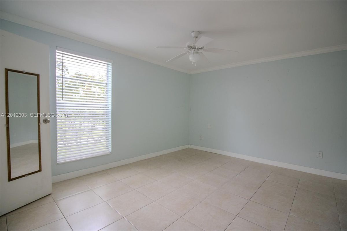 Building Photo - 10365 N Kendall Dr