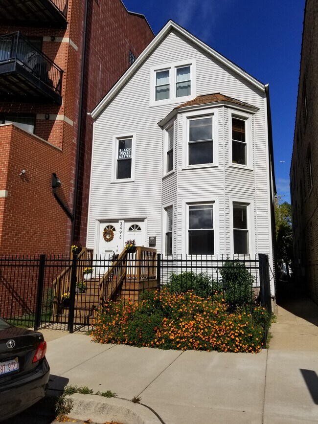 Foto del edificio - 3493 N Elston Ave