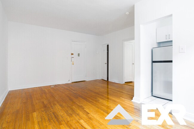 Building Photo - 162 E 55th St