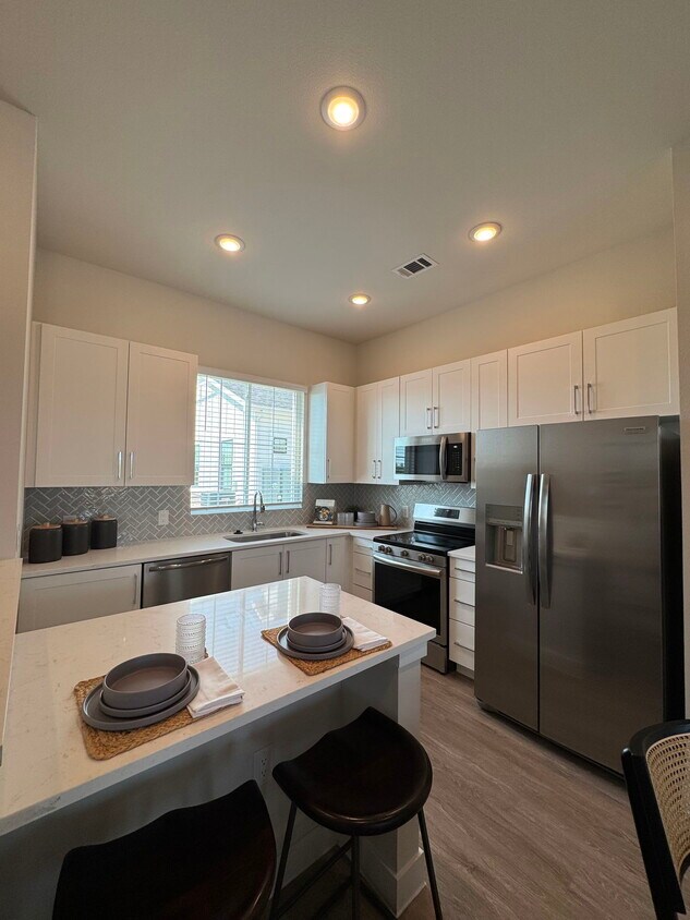 Foto principal - 3800 Golden Triangle Blvd