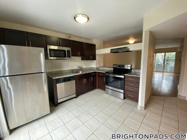 Building Photo - 140 N Beacon St