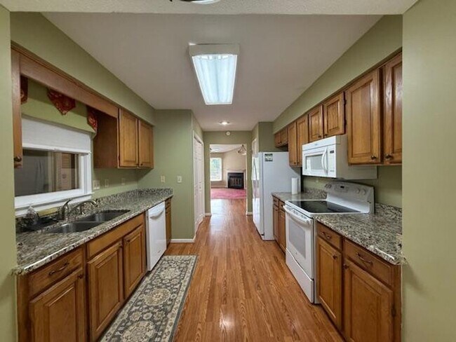 Foto del edificio - 222- Hanover Place Bev Roberts Rentals and...