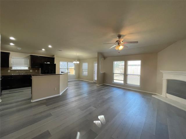 Foto del edificio - 1117 Lake Grove Dr