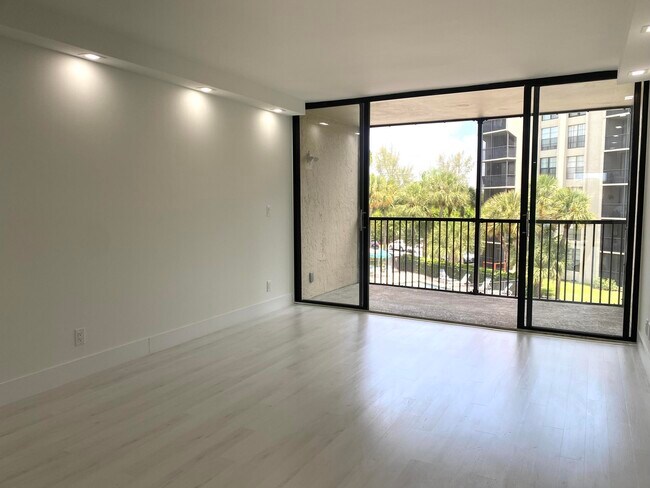 Building Photo - 21 Royal Palm Way