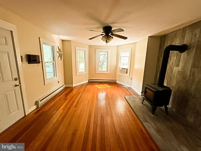 Foto del edificio - 6750 Old Solomons Island Rd
