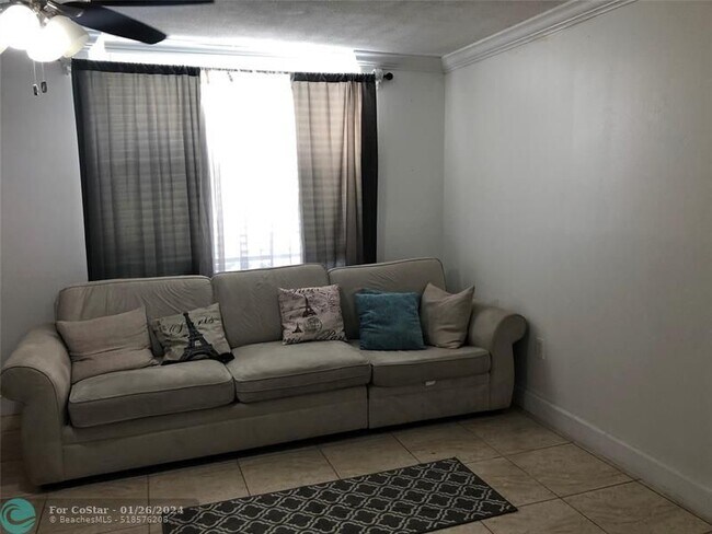 Foto del edificio - 9091 Lime Bay Blvd