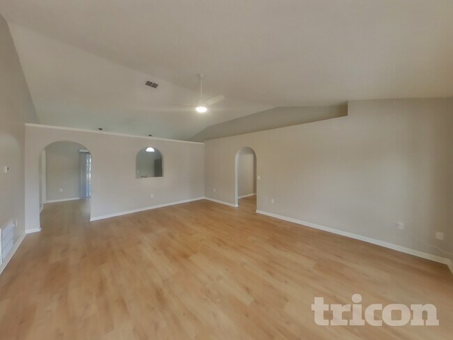 Foto del edificio - 10443 Elgin Blvd