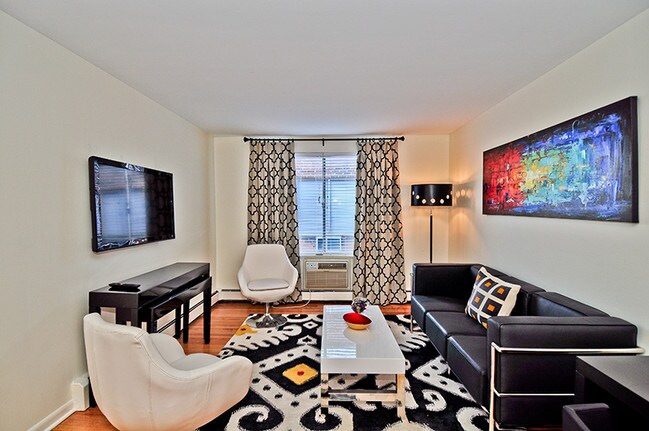 Foto del edificio - 3510 N Pine Grove Ave