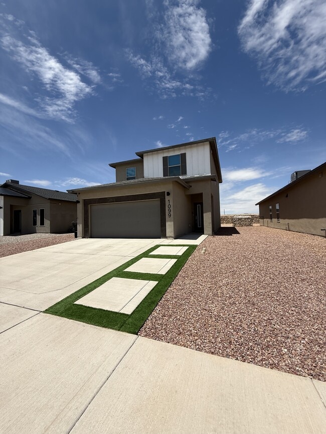 Foto del edificio - 1099 Sky River St