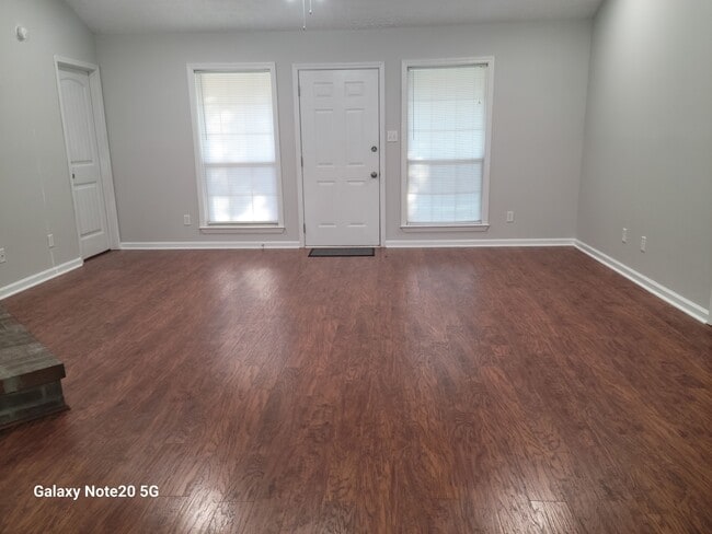 Foto del edificio - 667 Roebling Rd