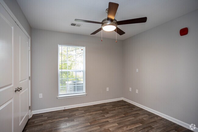 2 HABITACIONES, 2 BA - Dormitorio 1000 FT2 - Overlook at Indian Trail