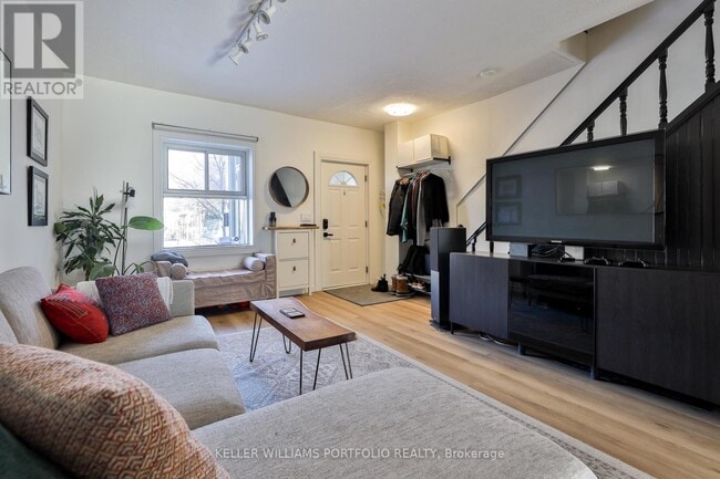 Photo du bâtiment - 20 Uxbridge Ave