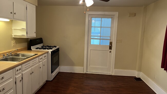 Building Photo - 11 E McKinley Way