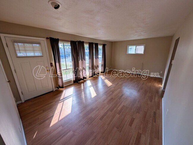 Foto del edificio - Rare 4 Bedroom Homewood Ranch with Garage