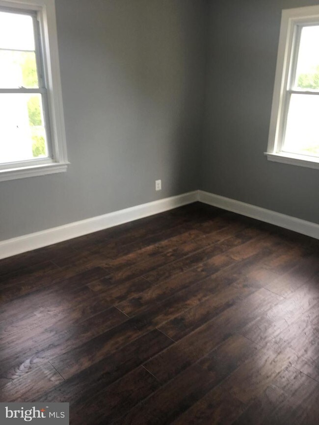 Building Photo - 919 47th St NE