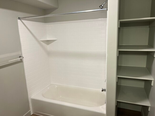Bath / Shower - 1140 W 950 N