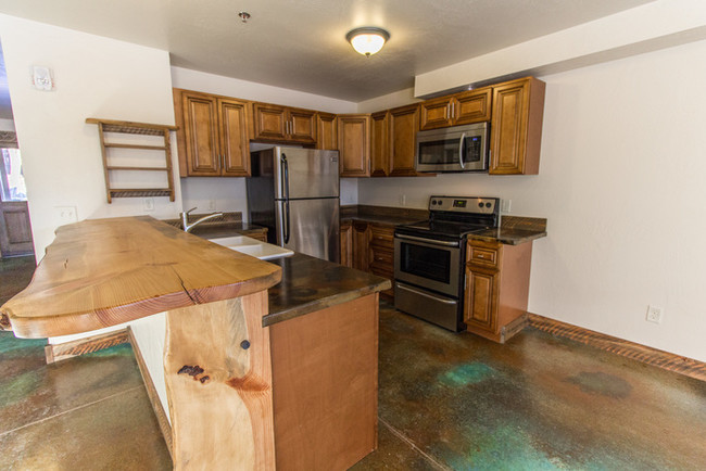 Building Photo - Artfully Designed 1 Bed with W/D In Unit