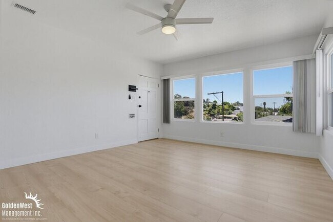 Foto del edificio - Completely Remodeled 4Bdm 2Ba Single Family - MI Special!