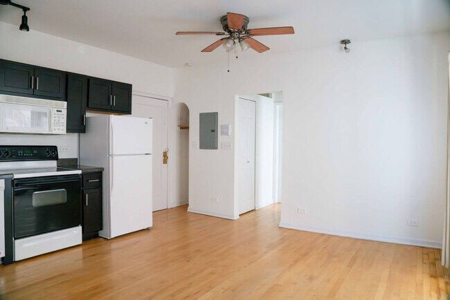 Foto del edificio - Uptown / Buena Park - 1 Bed / 1 Bath - Out...