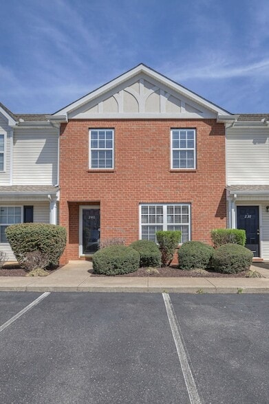 Building Photo - 240 Arapaho Dr