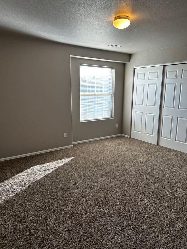 Building Photo - Great Upper Unit Condo w/1-Car Detached Ga...
