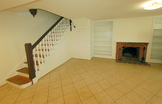 Building Photo - 1528 34th St NW