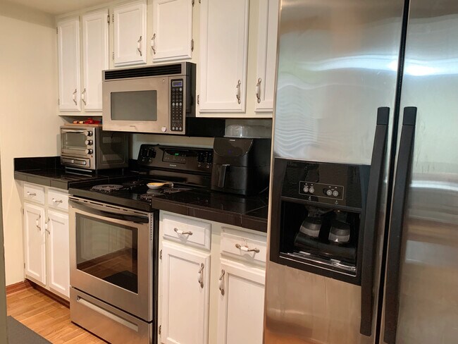 Kitchen - 900 SW 62nd Blvd