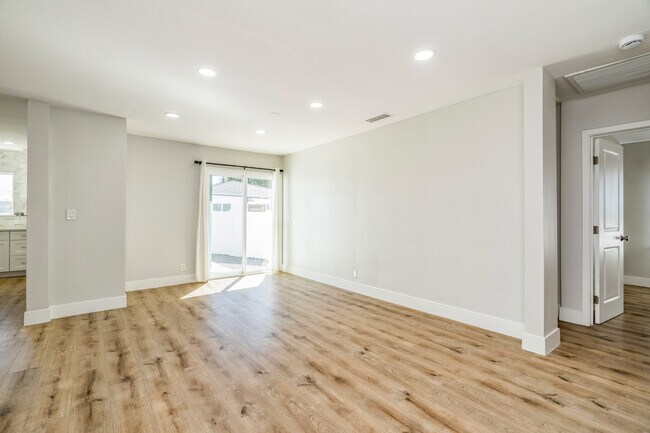 Building Photo - 6714 Amigo Ave