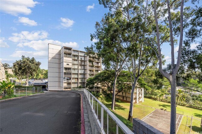 Foto del edificio - 95-2031-2031 Waikalani Pl