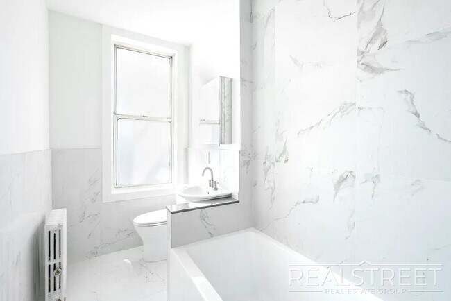 Foto del edificio - Spacious 1 BED in Bushwick
