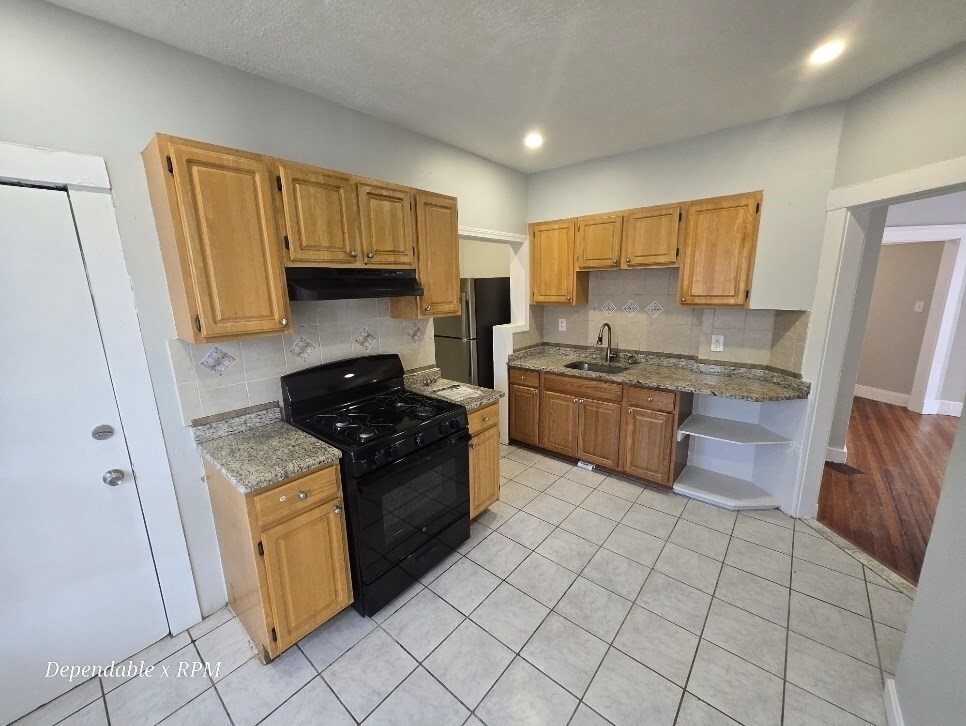 Primary Photo - 20 Maywood St