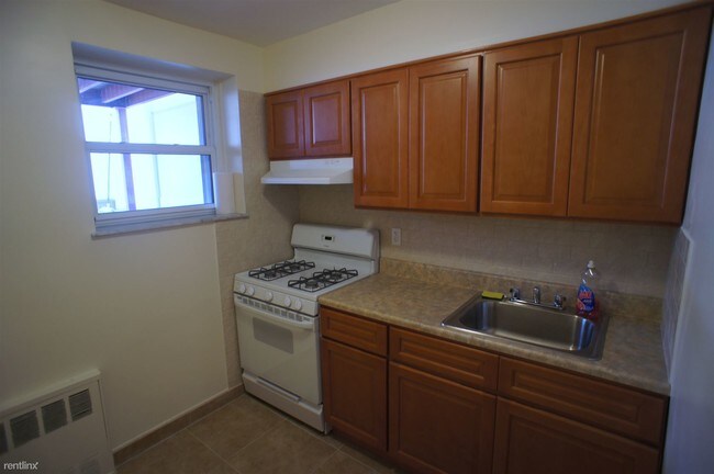 Building Photo - 1525 85th St