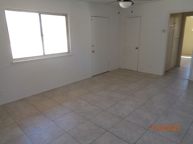 Building Photo - Move -In Ready Mojave 2 Bedroom