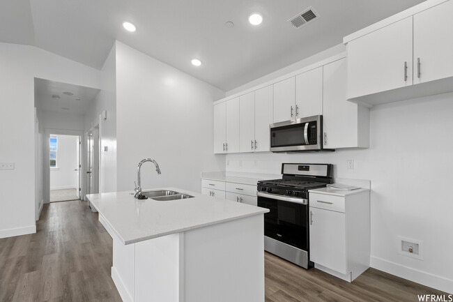 Building Photo - 473 W 40 S