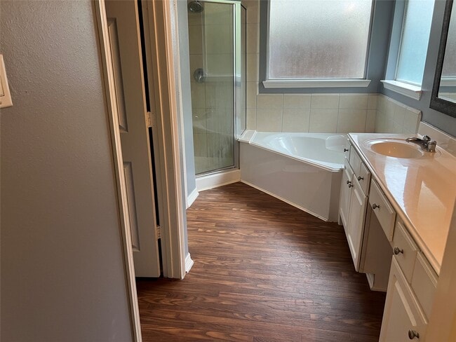 Foto del edificio - 818 Sterling Creek Cir