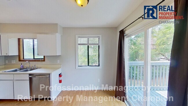 Foto del edificio - 1253 Wellington Ave