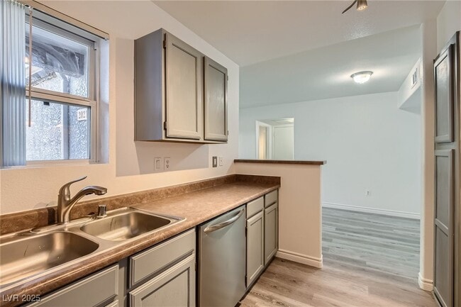 Foto del edificio - 7255 W Sunset Rd