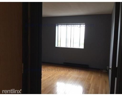 Building Photo - 2 Larose Pl
