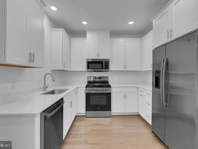 Building Photo - 293 Lewis Fisher Dr