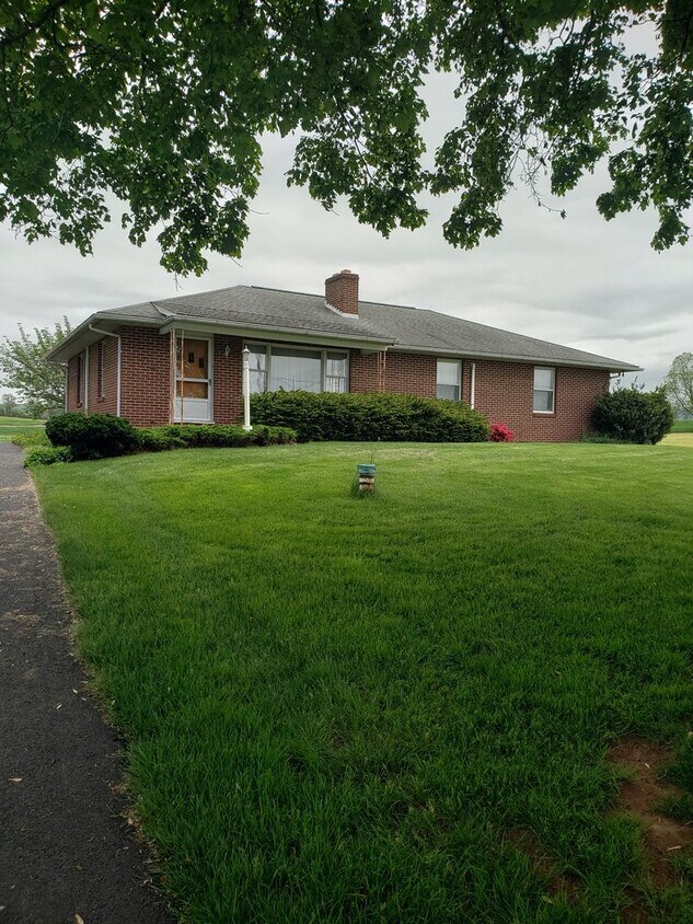 Primary Photo - 742 Mont Alto Rd