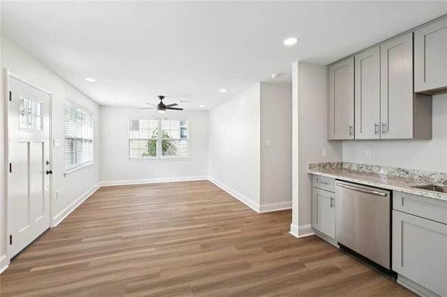 Building Photo - 211 Newman Ave