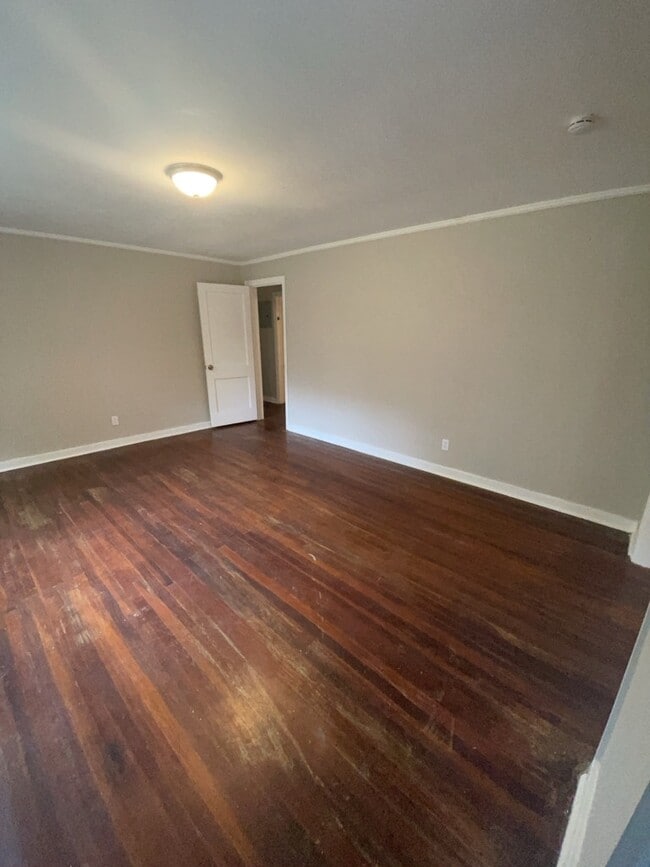 Building Photo - 785 Cedarhurst Rd