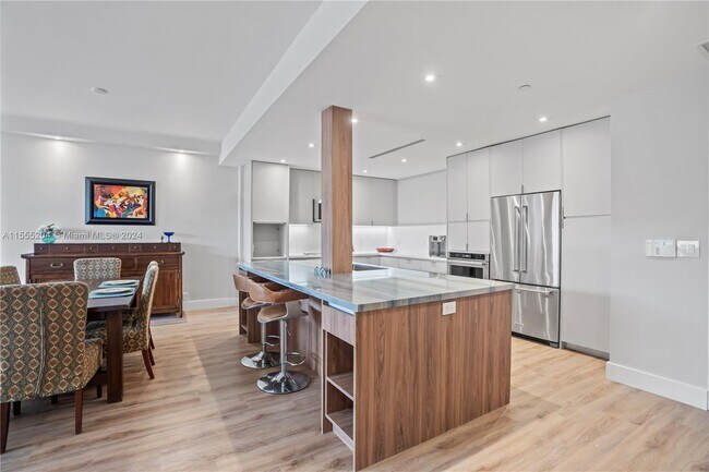 Building Photo - 251 Crandon Blvd