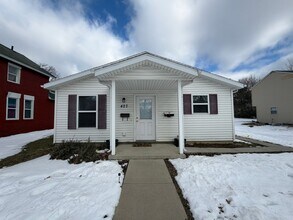 Building Photo - 427 E Masterson Ave