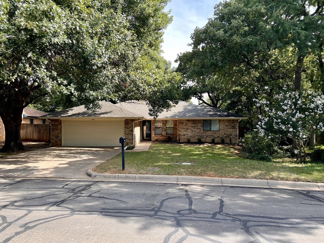 Photo - 5409 Parliament Dr (Arlington, TX)
